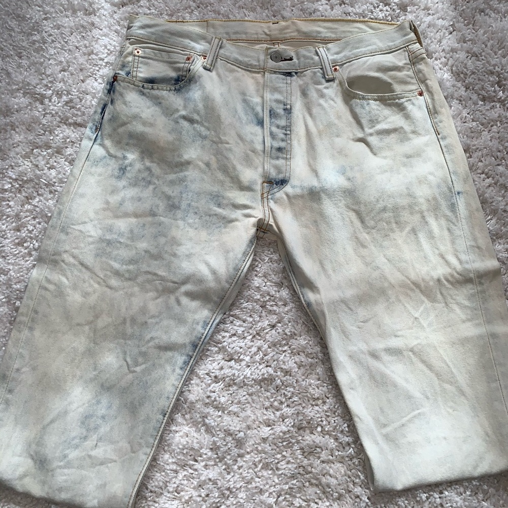 Men’s Levi’s acid wash jeans
